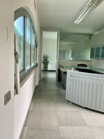 Ufficio in commerciale in Via Michele Coppino
