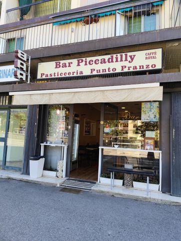 Attivitã /licenza (con o senza mura) in commerciale in Via Luigi Gordigiani 40