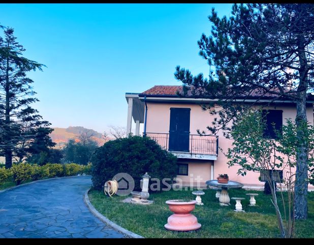 Casa bi/trifamiliare in residenziale in Strada del Boncio 97