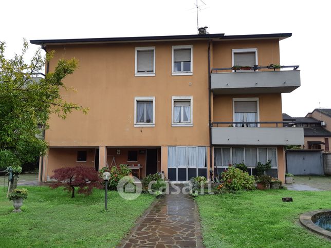 Casa bi/trifamiliare in residenziale in Via Vecchia 31