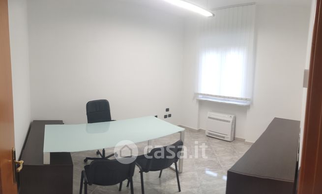 Ufficio in commerciale in Via Variante 7 Bis 103