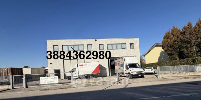 Capannone in commerciale in Via Ippolito Medini 17