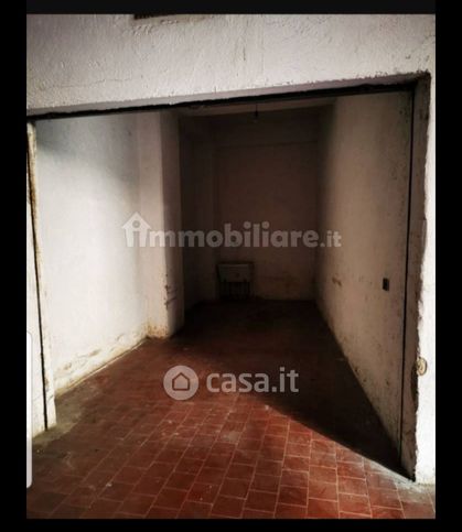 Box/posto auto in residenziale in Vico V la Torre 5