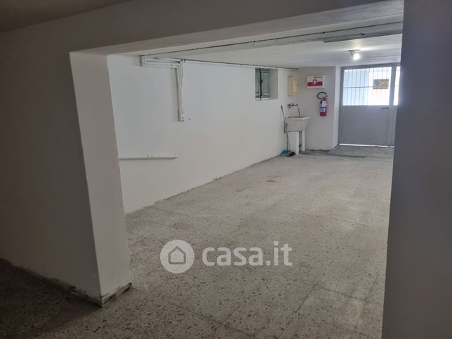 Garage/posto auto in residenziale in Viale della Unità D'Italia 301