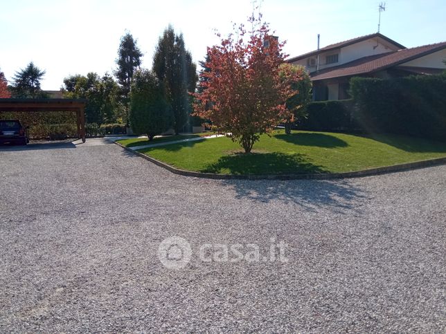 Casa indipendente in residenziale in Via L. Camerini 9