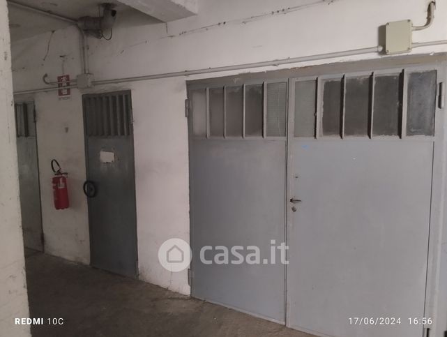 Garage/posto auto in residenziale in Via Riviera 32