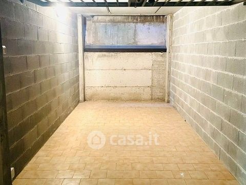 Box/posto auto in residenziale in Via Vittorio Veneto 50