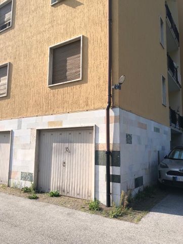 Garage/posto auto in residenziale in Via della Mendola