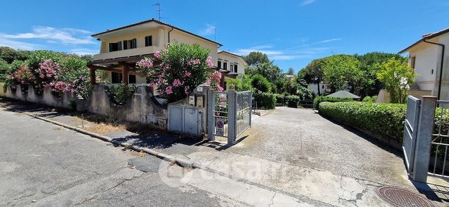 Casa bi/trifamiliare in residenziale in Via Mar Ligure 1