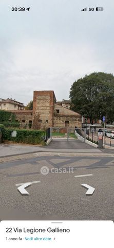 Box/posto auto in residenziale in Via Legione Gallieno 22