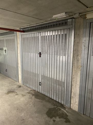 Box/posto auto in residenziale in Via Oslavia 24