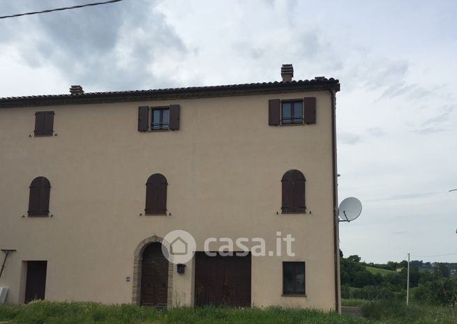 Casa bi/trifamiliare in residenziale in Via Pietrone