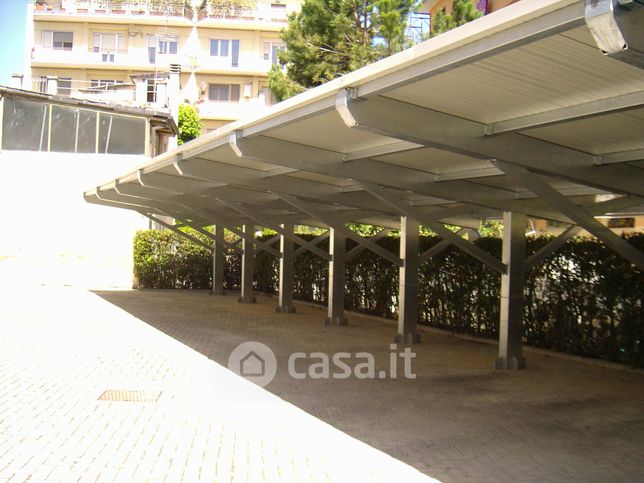 Box/posto auto in residenziale in Viale Gabriele D'Annunzio 167