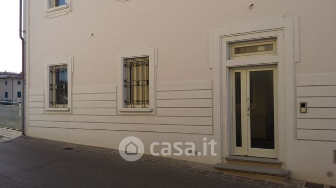 Ufficio in commerciale in Via II Giugno 54
