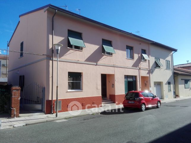 Appartamento in residenziale in Via Fratelli Bandiera 5