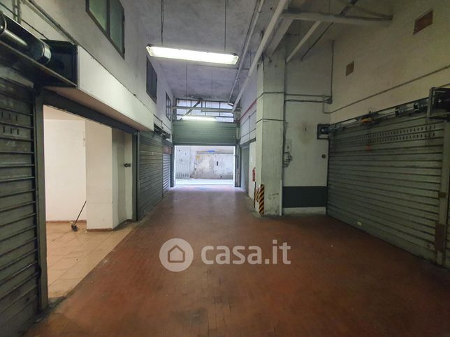 Box/posto auto in residenziale in Via Cesare Algranati 10