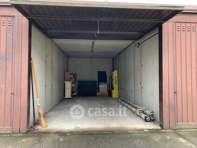 Box/posto auto in residenziale in Via Garibaldi 37