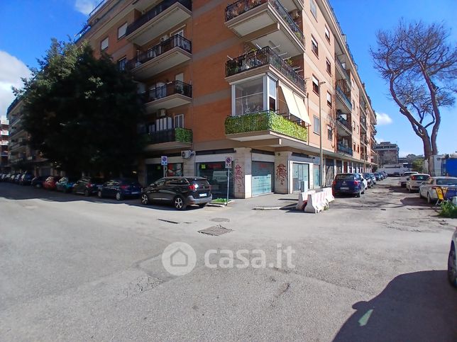 Attivitã /licenza (con o senza mura) in commerciale in Via delle Baleari 151