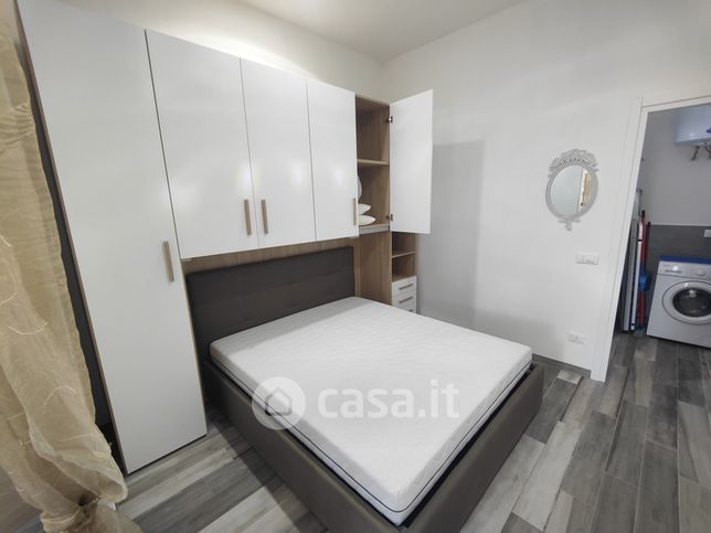 Appartamento in residenziale in Via del Triumvirato 1