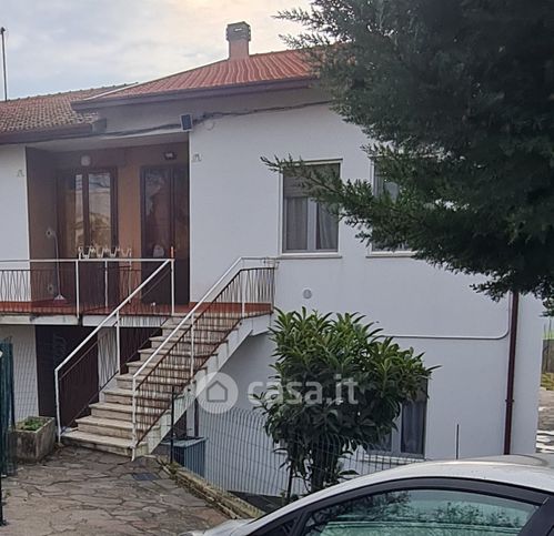 Casa bi/trifamiliare in residenziale in Strada Intercomunale San Silvestro 175