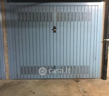 Box/posto auto in residenziale in Via Cavour