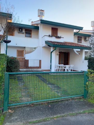 Villetta a schiera in residenziale in Viale Cormor 14