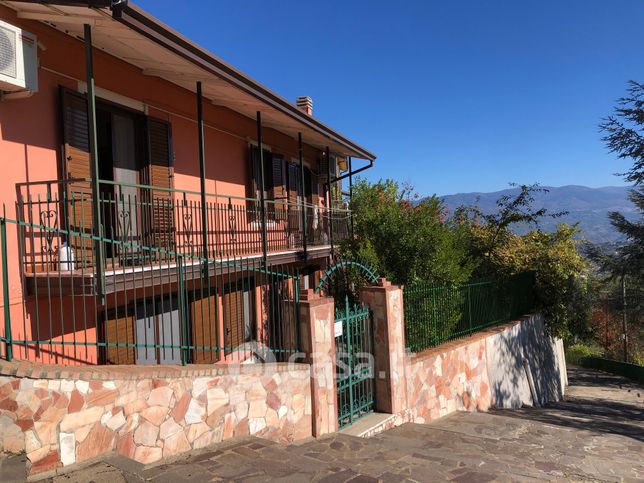Villa in residenziale in Via Casaletto 12