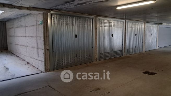 Box/posto auto in residenziale in Via Paradiso