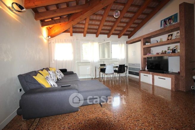 Appartamento in residenziale in Viale Verona 41