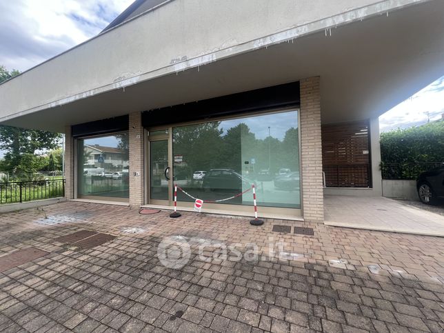 Ufficio in commerciale in Via Famiglia Rondoni 81