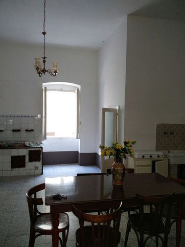 Casa indipendente in residenziale in Via Numicia 11