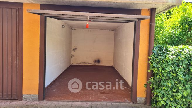 Box/posto auto in residenziale in Via Andlovitz 1