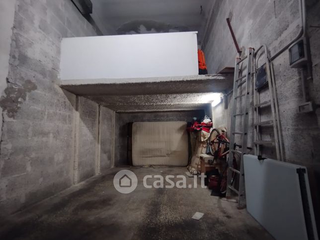 Box/posto auto in residenziale in Via dei Colombi 131