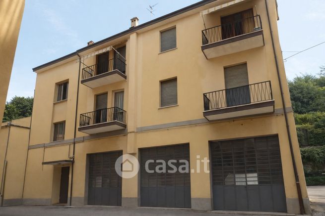 Casa bi/trifamiliare in residenziale in Via Andrea Costa 3