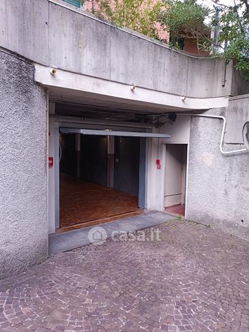 Box/posto auto in residenziale in Via di Serretto 2d