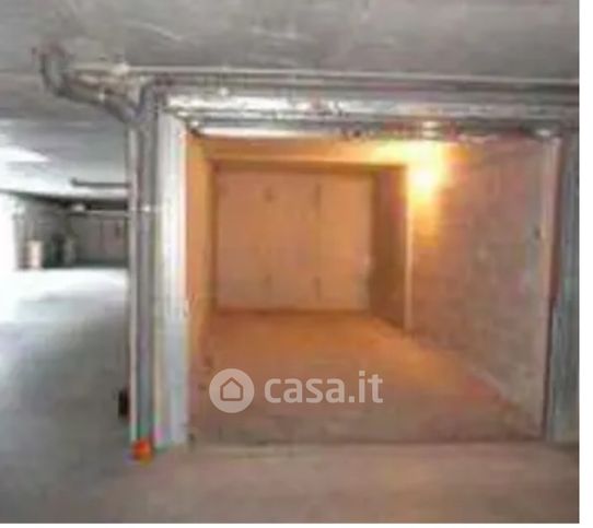 Garage/posto auto in residenziale in Via Italia 5