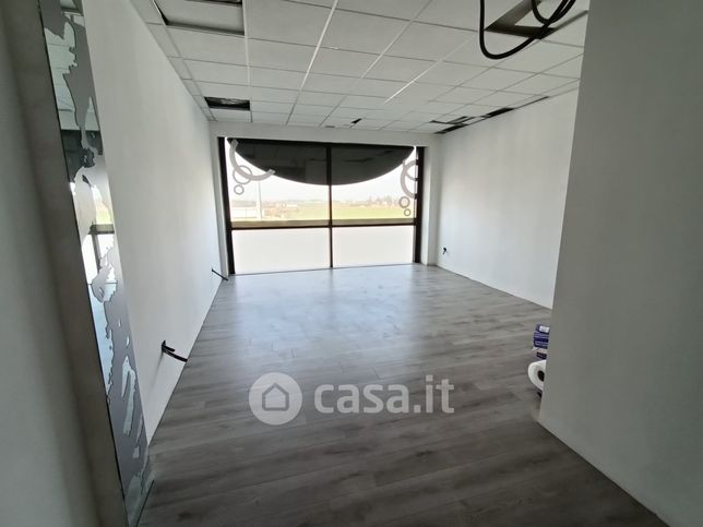 Ufficio in commerciale in Via Emilia Ponente