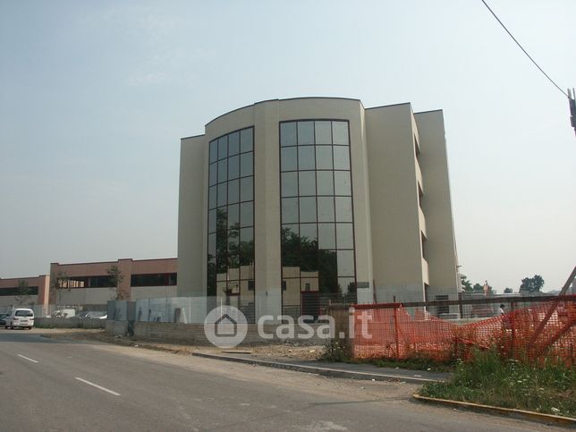 Ufficio in commerciale in Via N. Machiavelli 1