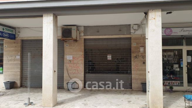 Negozio/locale commerciale in commerciale in Via Fiume 84
