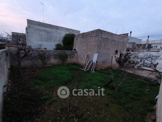 Garage/posto auto in residenziale in Via Costantino 51