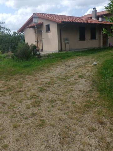 Casa indipendente in residenziale in 