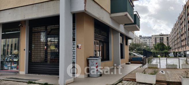 Negozio/locale commerciale in commerciale in Via Sezze 18