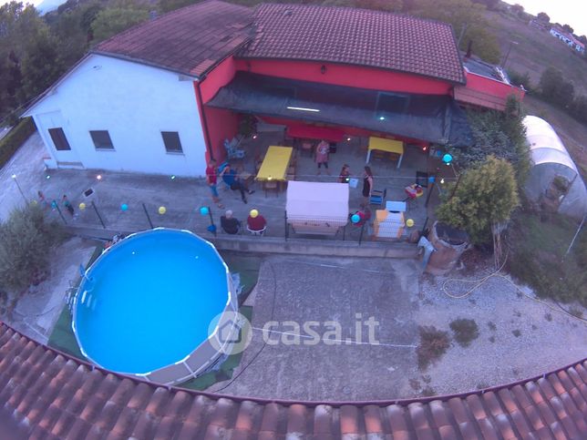 Casa indipendente in residenziale in 