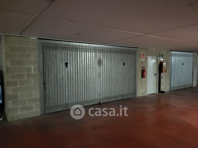 Garage/posto auto in residenziale in Via Tommaso Grossi 30