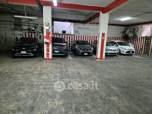 Garage/posto auto in residenziale in Piazza Santa Chiara 3