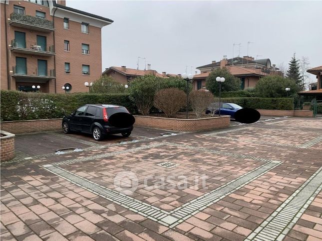 Box/posto auto in residenziale in Via dei Cedri 10