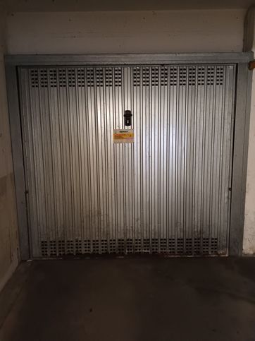 Garage/posto auto in residenziale in Via Leonardo Da Vinci 25