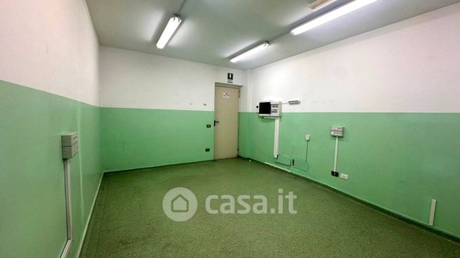 Ufficio in commerciale in Via dei Quartieri 42