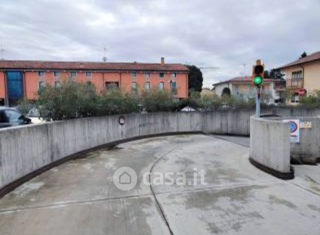 Box/posto auto in residenziale in Via Carpaccio