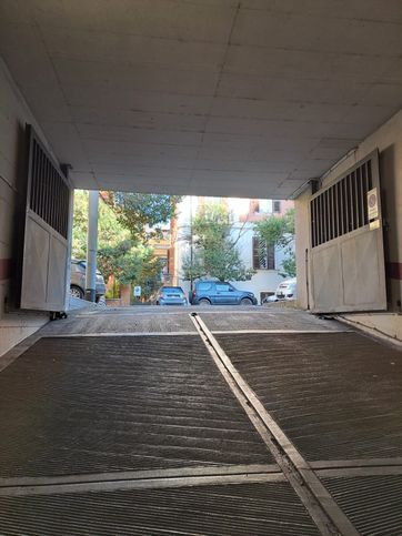 Garage/posto auto in residenziale in Via Lucca 4B